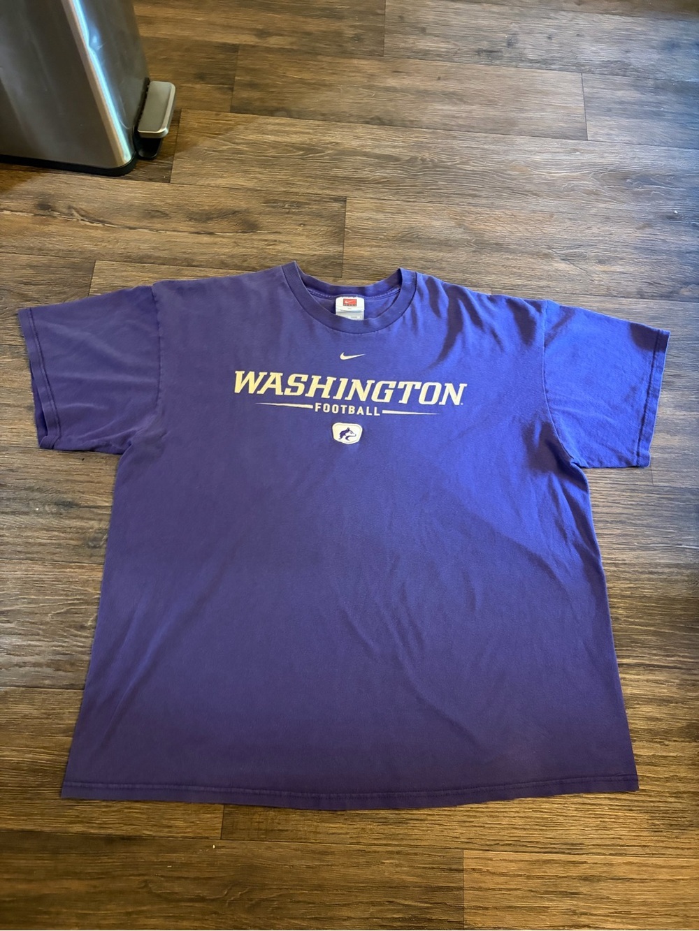 Vintage 2001 Nike Washington Huskies Men’s 100% Cotton Purple Tee Shirt Size XL